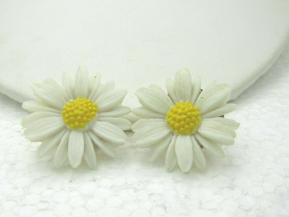 Vintage Yellow & White Daisy Clip Earrings, Sarah (1 of 5)