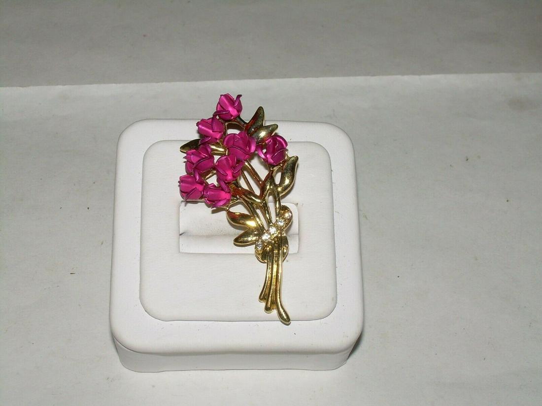 Vintage Red Rose Brooch With Gold Tone Stem,Signed: Vintage Wund red rose bouquet brooch with a gold stem accent. There is a rhinestone accent which acts as the ribbon. Rose is 2 " in length. Excellent condition. (Tracking # - ADIDAS) Reserve: $15.00 S