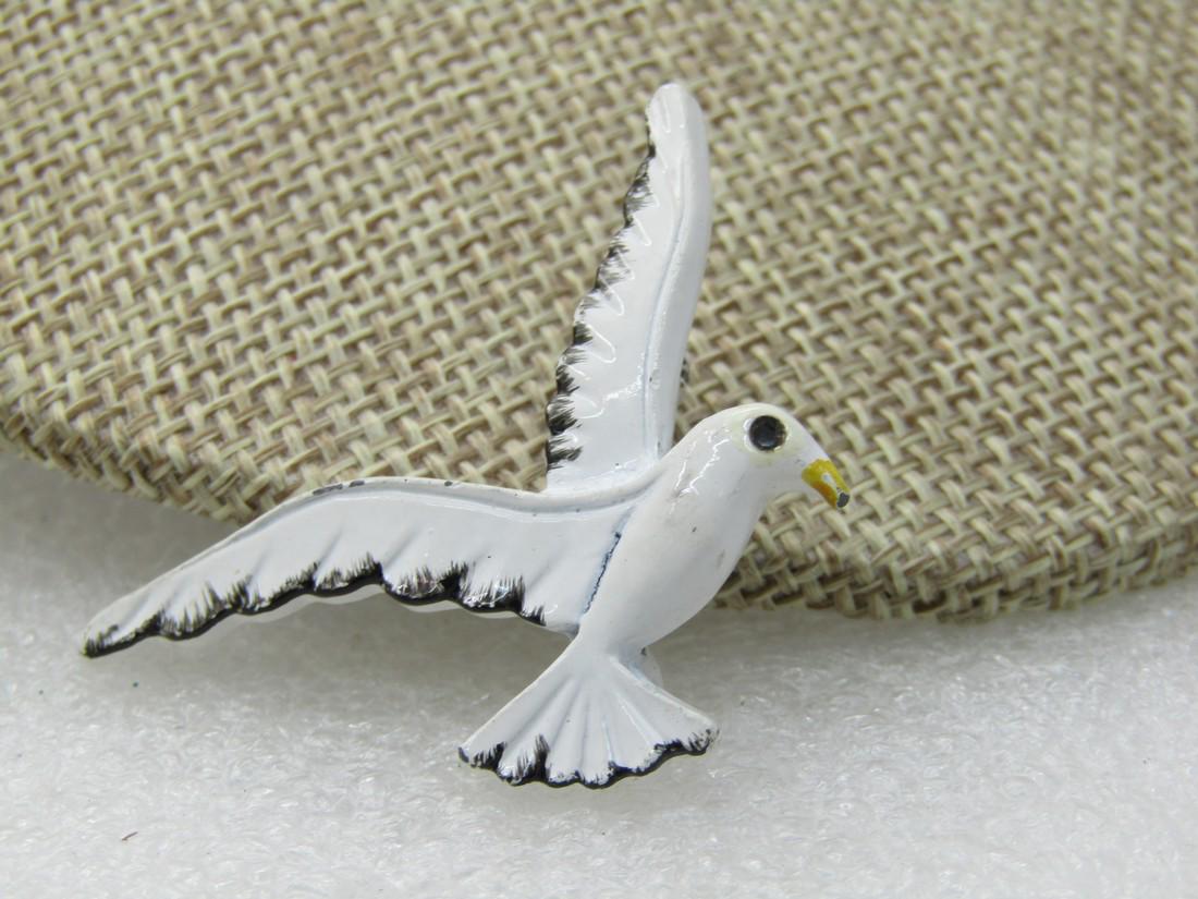 Vintage Pair of Seagull Brooches, White & Black (1 of 4)