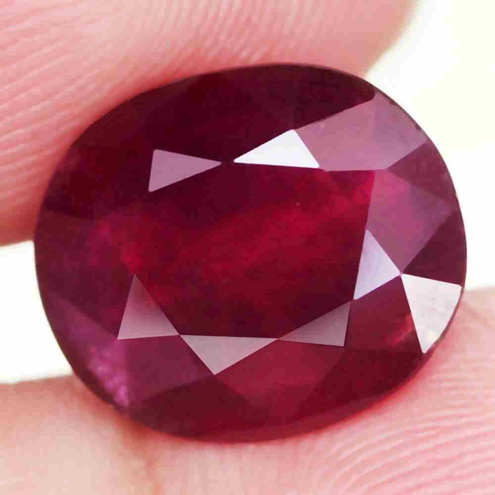 5,22 cts Natural Big Oval Blood Red Ruby (1 of 3)