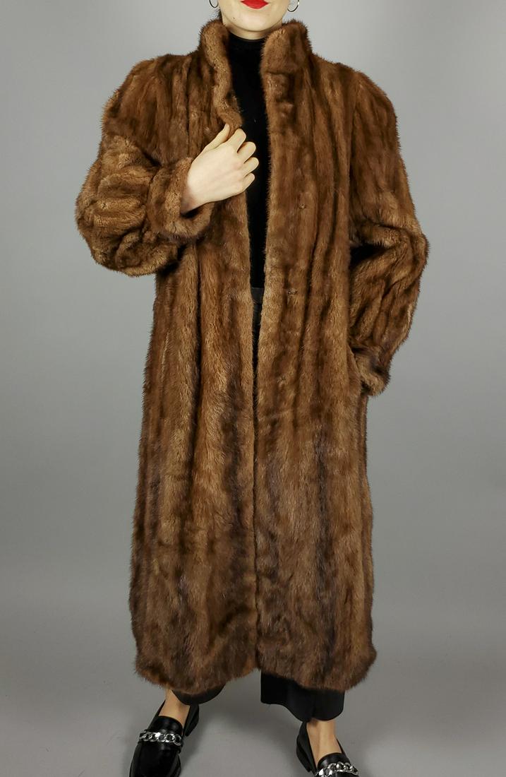Brown Mink Fur Coat: Title: Brown Mink Fur Coat Dimension: Size M; important details , (measurements are approximate):length from collar: 120cm/47.24in; Shoulders:40cm/15.74in; Arms length:60cm/23.32in; Chest:110cm/43.30i