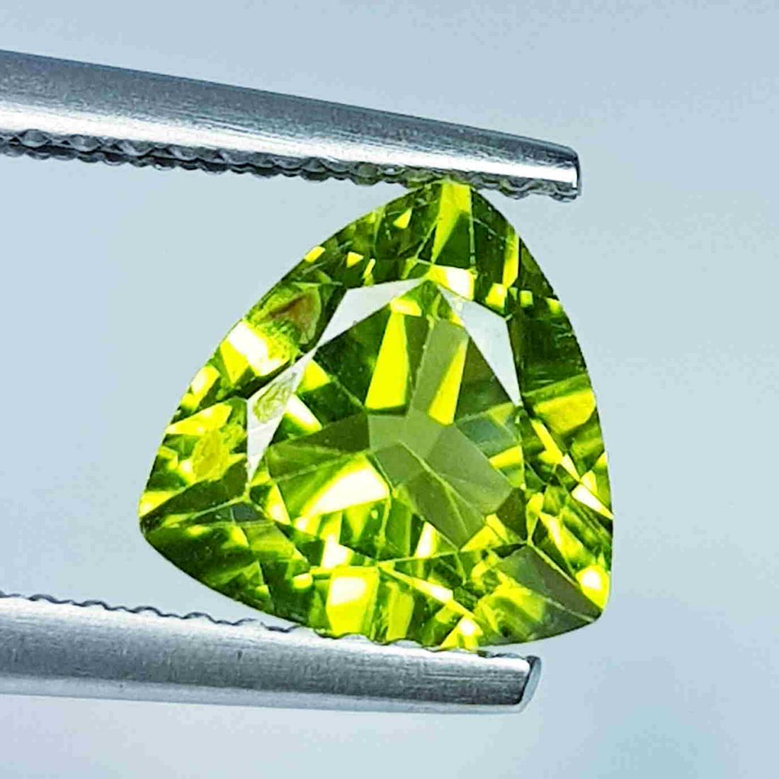 Natural Peridot Triangle Cut 1.89 ct (1 of 5)