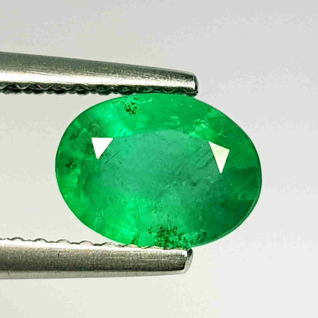 Natural Emerald Oval Cut 1.10 ct (1 of 5)