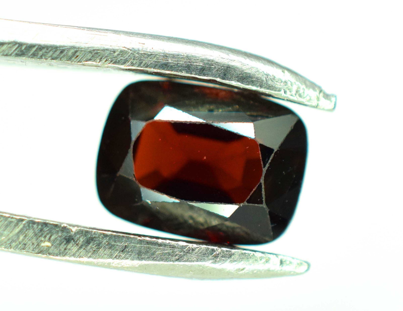 2.70 carats Top Grade Loupe Clean Natural Dark Red: No Reserve! 2.70 carats Top Grade Loupe Clean Natural Dark Red Color Spinel Loose Gemstone From Burma weight : 2.70 Carats Dimensions - 8.5*6.5*5 mm Treatment : Natural Origin : Burma FREE DHL E COMME