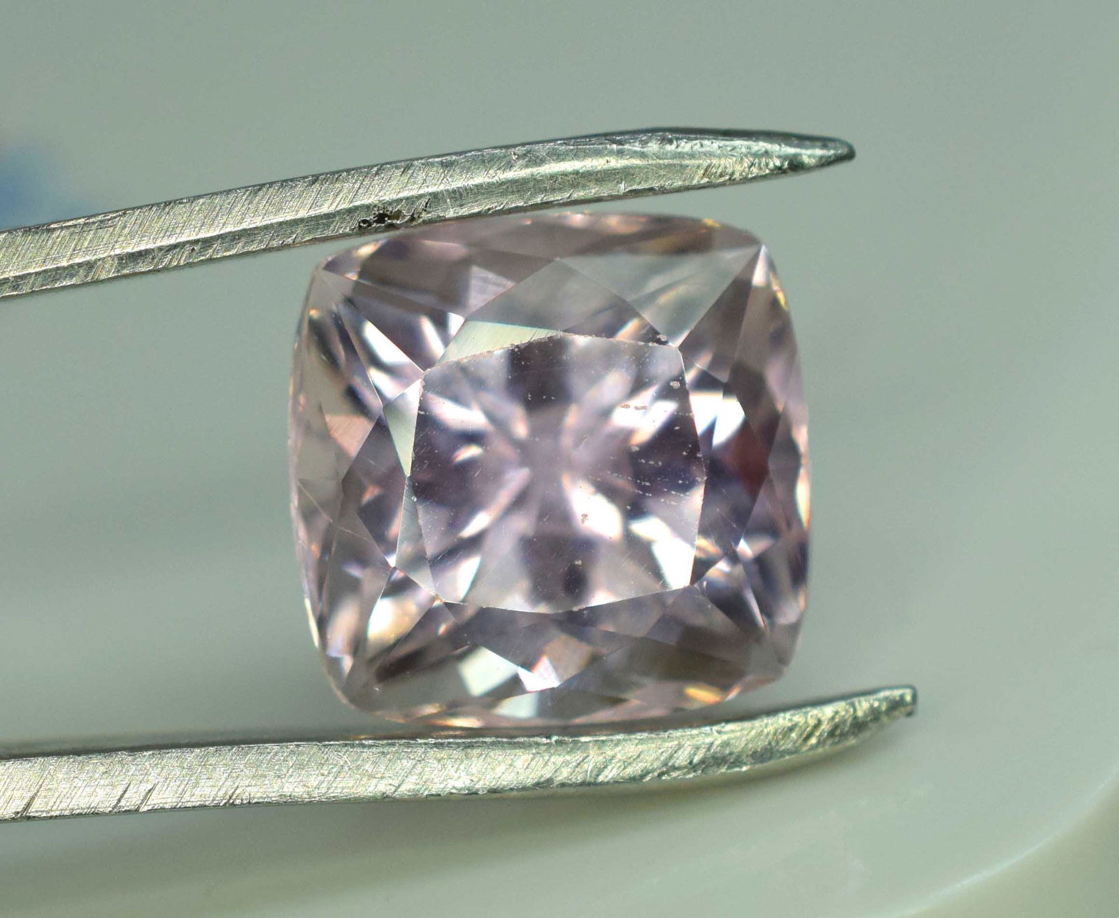 10.10 carats Pink Color Natural Kunzite Loose Gemstone (1 of 5)