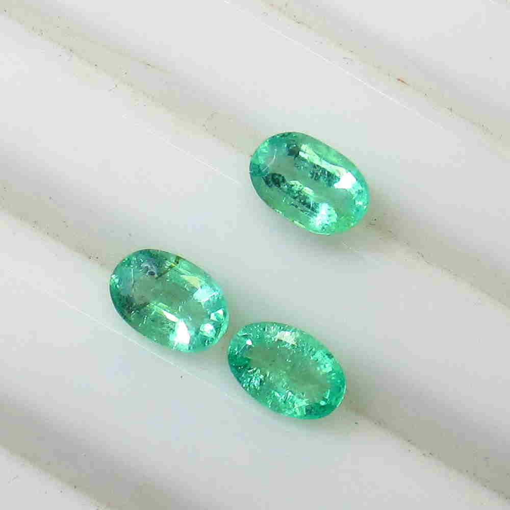 1.41 Ctw Natural 3 Zambian Emerald Oval Set: No Reserve! Title: 1.41 Ctw Natural 3 Zambian Emerald Oval Set Stone Clarity: VS-2 Gemstones: Emerald Size/Dimensions: 1.41 Carat Weights: 6.00 x 4.10 x 2.80 mm / 3 PC's Additional Information: Very G