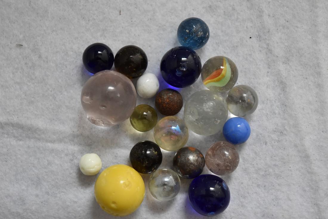 Lot of Vintage Glass Marbles: Lot of Vintage Glass Marbles Reserve: $5.00 Shipping: Domestic: Flat-rate of $10.00 to anywhere within the contiguous U.S. International: Foreign shipping rates are determined by destination. Combined