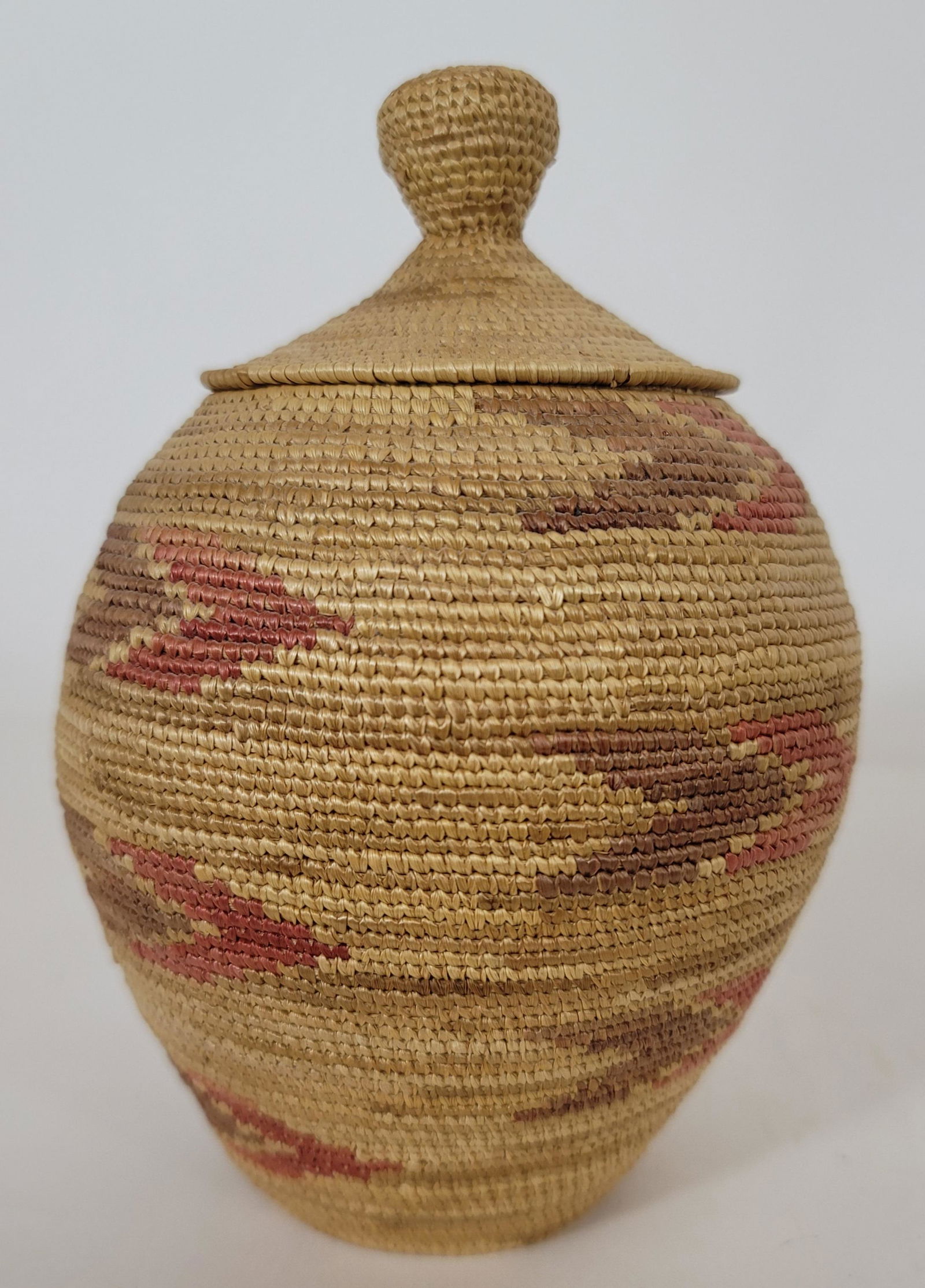 Athabascann Lidded Grass Basket Ca1900 (1 of 9)