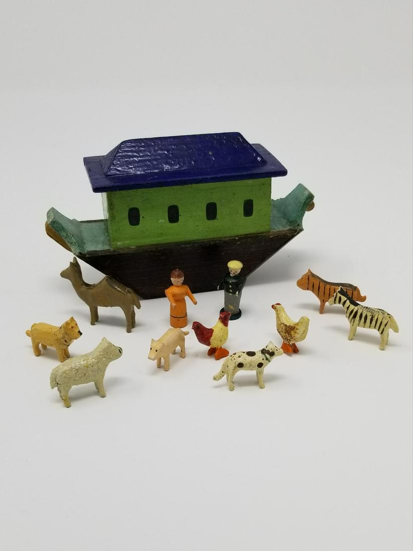 Miniature Noah's ark with 2 figures and 9 animals (1 of 3)