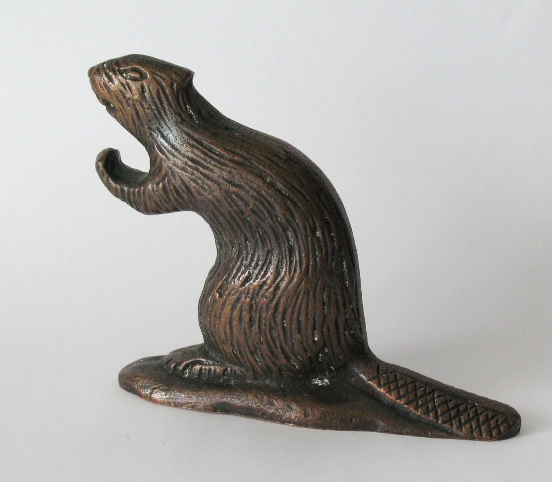 Vintage Cast Brass Beaver Bottle Opener. (1 of 4)