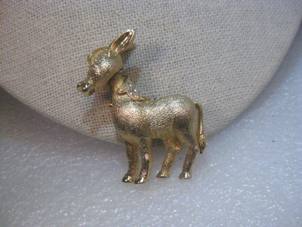 Vintage 1960's Coro Trembler Donkey Brooch, Rhinestone: Vintage Coro's 1960's Donkey Trembler Brooch. This is a more rare brooch. This is a textured donkey brooch - symbol of the Democratic Party - or just for donkey-lovers. The head bobs. It has a rhinest