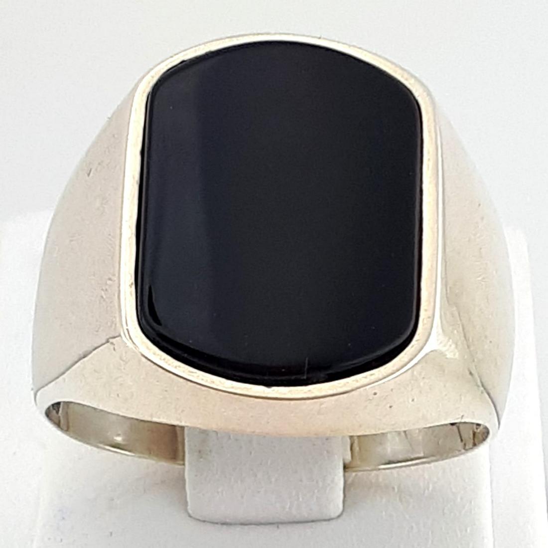 925 Sterling Silver - Ring: Ring Gender : Men Material : 925 Sterling Silver With onyx decoration Weight : 0,34 ozt. / 10,71 gr Condition : NEW / Unused Size : US:11½ , EU:65.9 , UK:W , D:21 mm Free resizing on