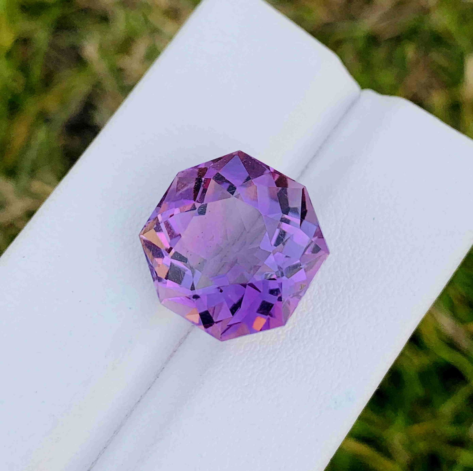 12.50 Carat Brilliant Cut Natural Amethyst Gemstone (1 of 5)