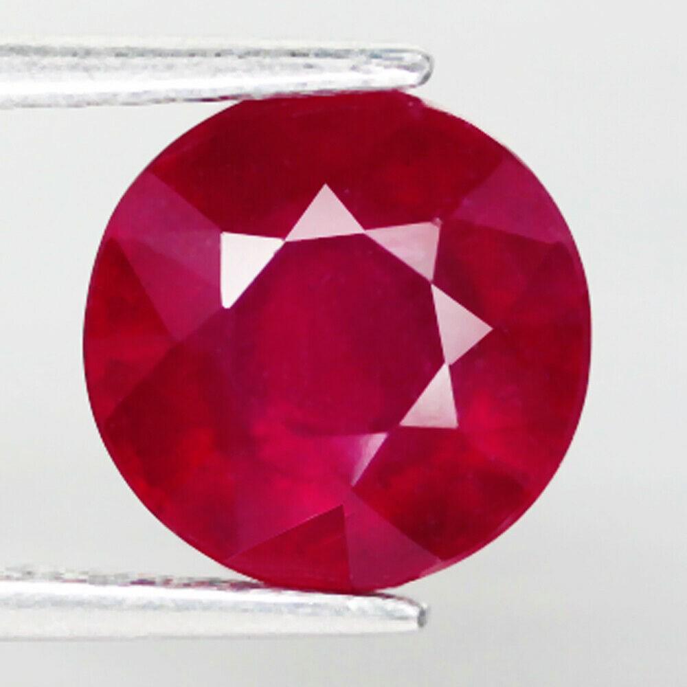 3,24 cts Natural Round Blood Red Ruby (1 of 3)