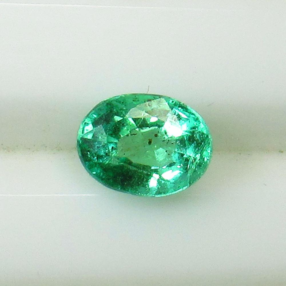 0.98 Ct Natural Zambian Emerald Oval Cut (1 of 2)