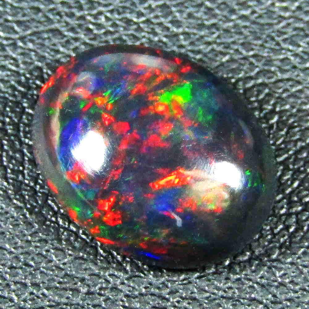 3.40 cts PREMIUM TOP ! Extreme Color Ethiopian BLACK: Title: 3.40 cts PREMIUM TOP ! Extreme Color Ethiopian BLACK Welo Opal Oval OP421 Carat Weights: 3.4 Size/Dimensions: 12.20 x 9.80 x 5.20MM Additional Information: HEATED Reserve: $40.00 Shipping: Dome