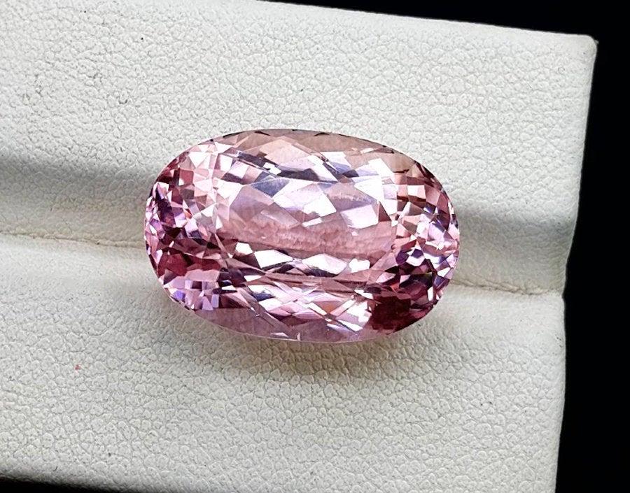 Kunzite, 22.30 cts Natural Pink Kunzite Gemstone From (1 of 4)