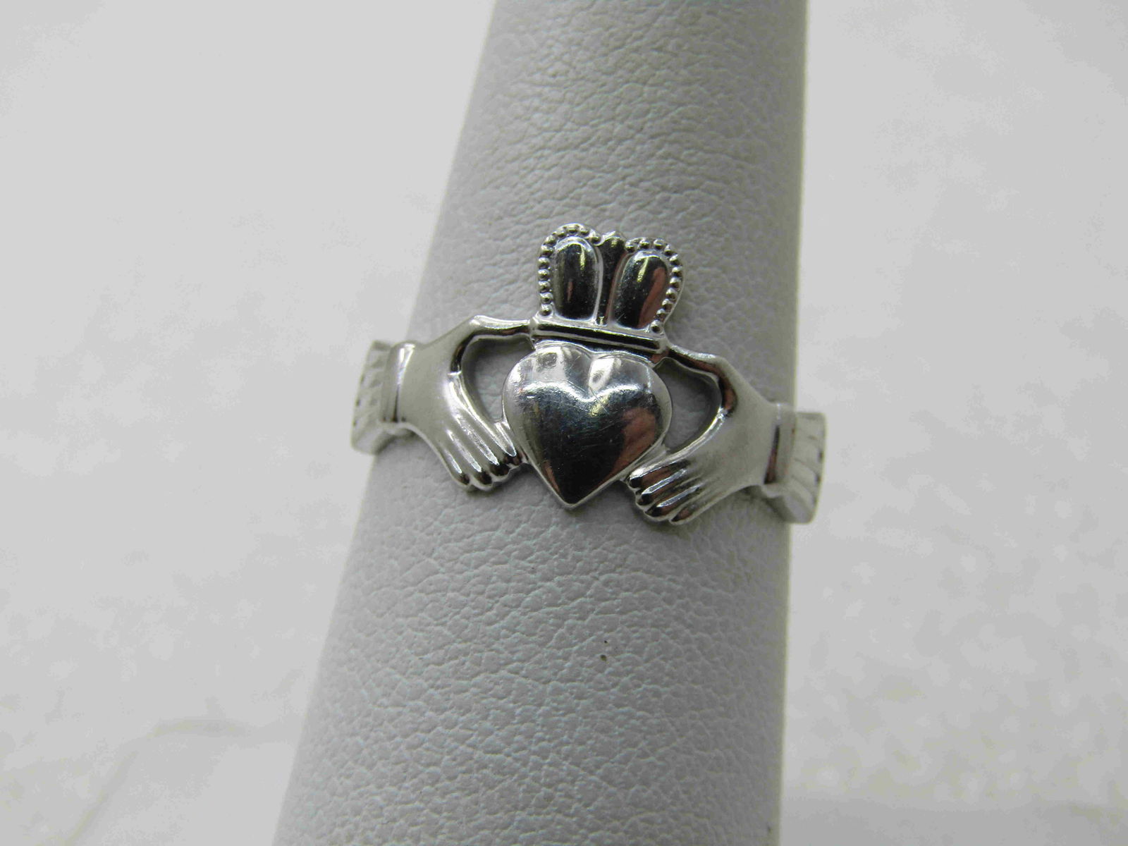 Vintage Beau Sterling Claddagh Ring, Sz. 7.5, 2.35 gr. (1 of 7)
