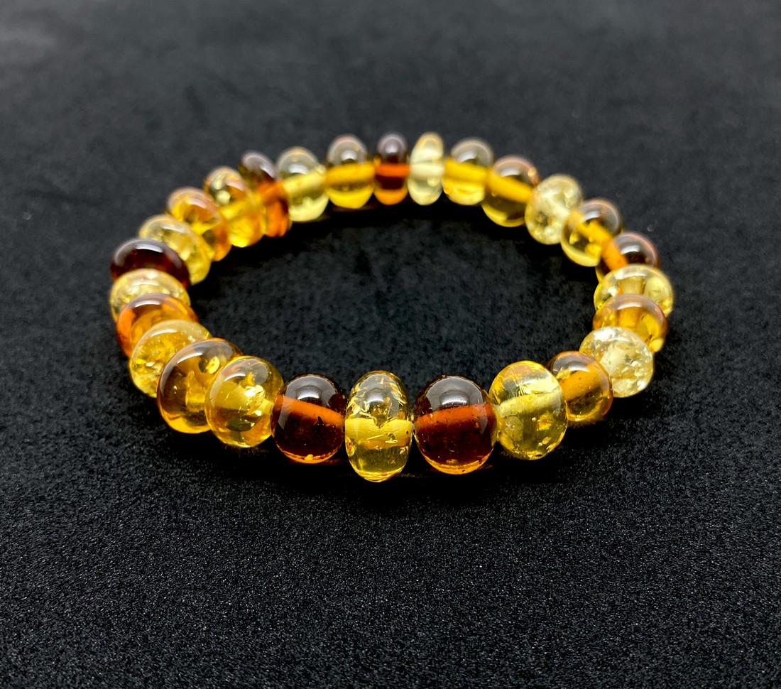 Grand Amber Bracelet made from Oval shaped Amber beads: Title: Grand Amber Bracelet made from Oval shaped Amber beads Metal: None Gemstones: Amber Weight: 11.3 g Size: Bead size: 12.0 mm Bead size: 0.472 inches Made of:(Reconstituted Amber or Whole Stone):