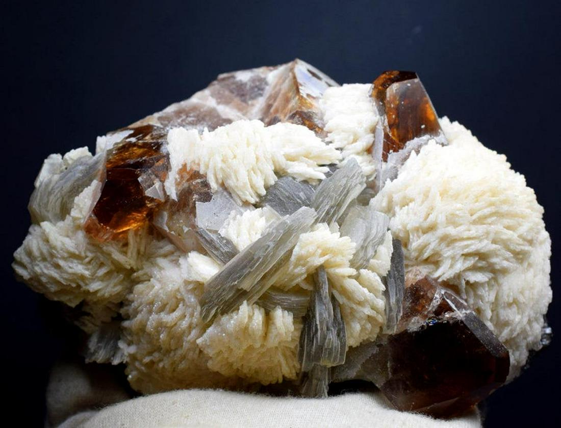 Topaz Crystal , Terminated Damage Free Natural Topaz (1 of 10)