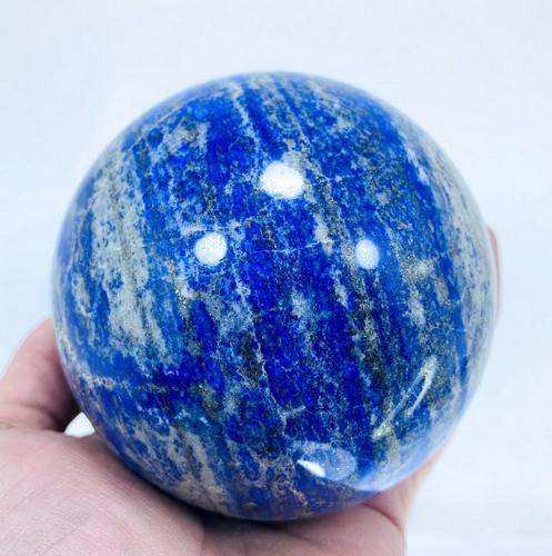 1258 Gram Top Quality Hand Made Lapis Lazuli Sphere: Title: 1258 Gram Top Quality Hand Made Lapis Lazuli Sphere Weight: 1258 Gram Size/Dimensions: 90 mm Origin: Afghanistan Reserve: $150.00 Shipping: Domestic: Flat-rate of $45.00 to anywhere within the 
