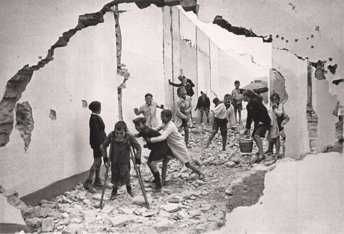 HENRI CARTIER-BRESSON - Seville, 1933: Artist: HENRI CARTIER-BRESSON Print Title: Seville, 1933 Printing Date: 1990’s Medium: PhotoLitho Printed in: Switzerland Image Size: approx. 5.5 x 8” Henri Cartier-Bresson (August 22, 1908 – A