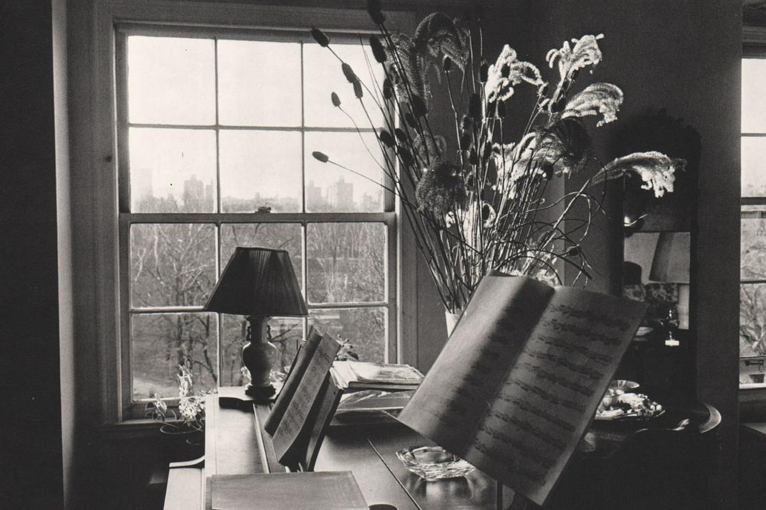 LEE FRIEDLANDER - New York City, 1974: Artist: LEE FRIEDLANDER Print Title: New York City, 1974 Medium: Photo-lithograph Printed 1970’s in the US Image size (inches) approx. 6 x 9” Lee Friedlander is an American photographer and artist