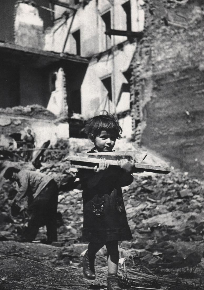 HERBERT LIST - Munich, 1945 (1 of 1)