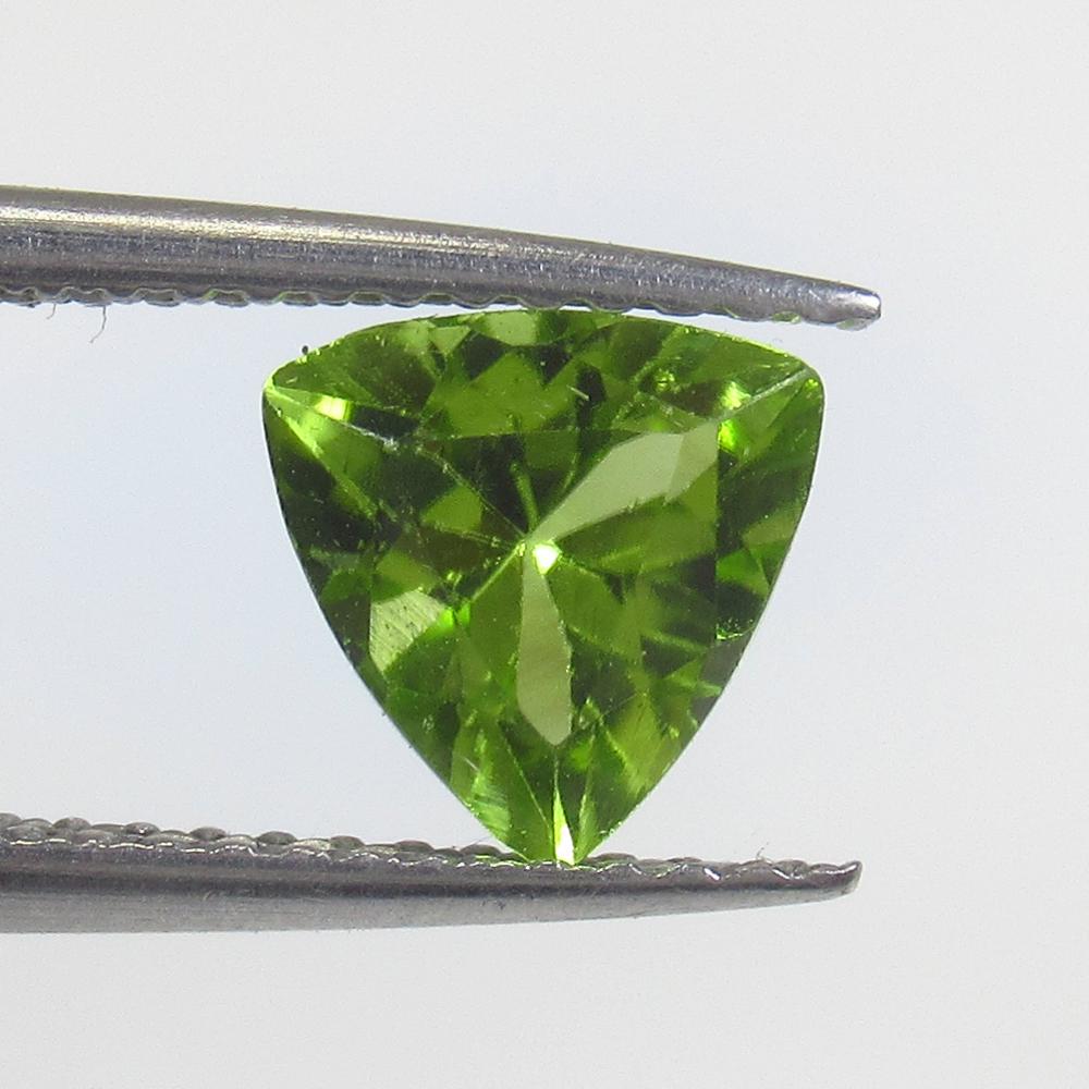 1.00 Ct Natural Pakistan Peridot Trillion Cut: No Reserve! Title: 1.00 Ct Natural Pakistan Peridot Trillion Cut Stone Clarity: VVS Gemstones: Natural Peridot Carat Weights: 1 Size/Dimensions: 6.80 x 6.80 x 4.00 mm Additional Information: Top Class