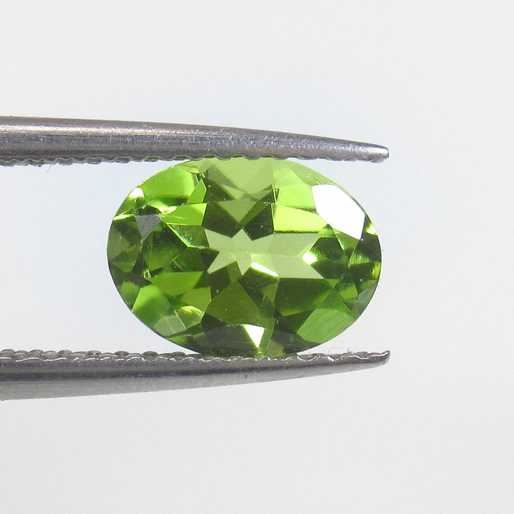 1.36 Ct Natural Pakistan Peridot Pear Cut: No Reserve! Title: 1.36 Ct Natural Pakistan Peridot Pear Cut Stone Clarity: VVS Gemstones: Natural Peridot Carat Weights: 1.36 Size/Dimensions: 8.20 x 6.20 x 4.10 mm Additional Information: Top Class 