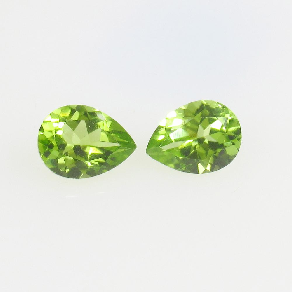 2.28 Ct Natural Pakistan Peridot Pear Pair: No Reserve! Title: 2.28 Ct Natural Pakistan Peridot Pear Pair Stone Clarity: VVS Gemstones: Natural Peridot Carat Weights: 2.28 Size/Dimensions: 8.00 x 6.00 x 3.90 mm / 2 PC's Additional Information: 