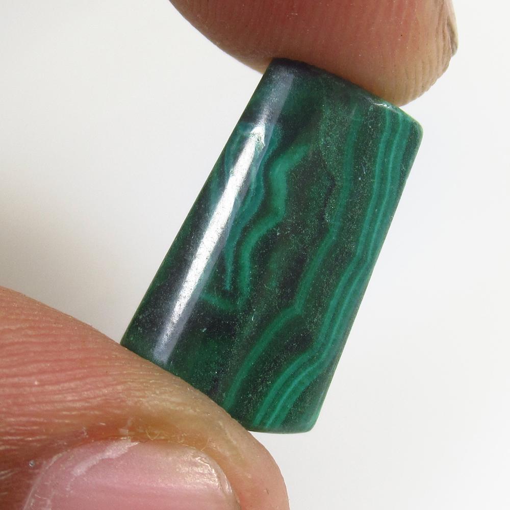 13.64 Ct Natural Green Malachite Fancy Cab: No Reserve! Title: 13.64 Ct Natural Green Malachite Fancy Cab Stone Clarity: Opaque Gemstones: Natural Malachite Carat Weights: 13.64 Size/Dimensions: 17.40 x 9.90 x 5.40 mm Additional Information: Dr