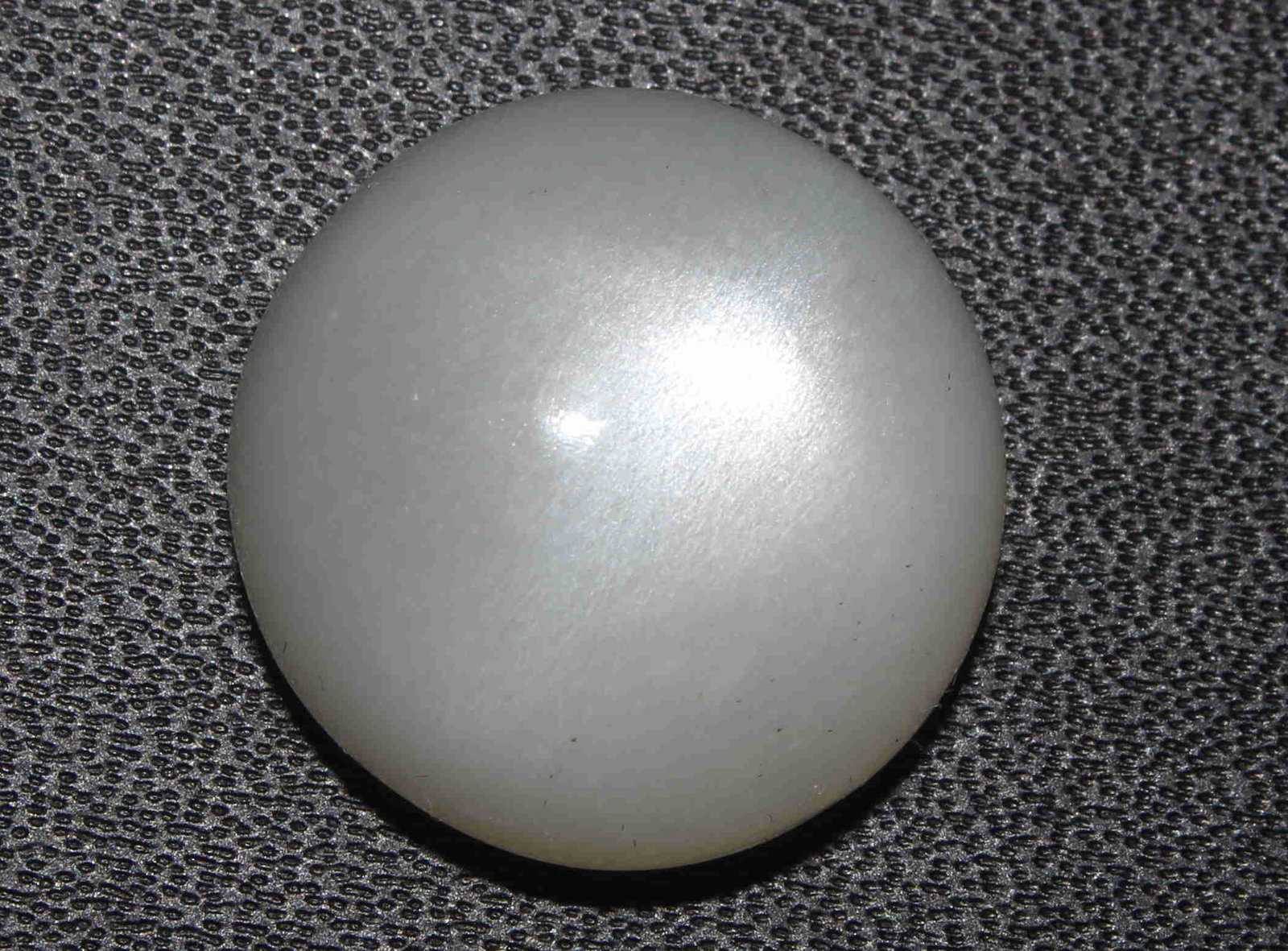 13.73 Cts Natural Moonstone: No Reserve! Title: 13.73 Cts Natural Moonstone Additional Information: Gemstone : Natural Moonstone Shape : Round Cabochon Weight : 13.73 Carats Measurements : 16.3-16.1x7.3 mm Color : White Transpare