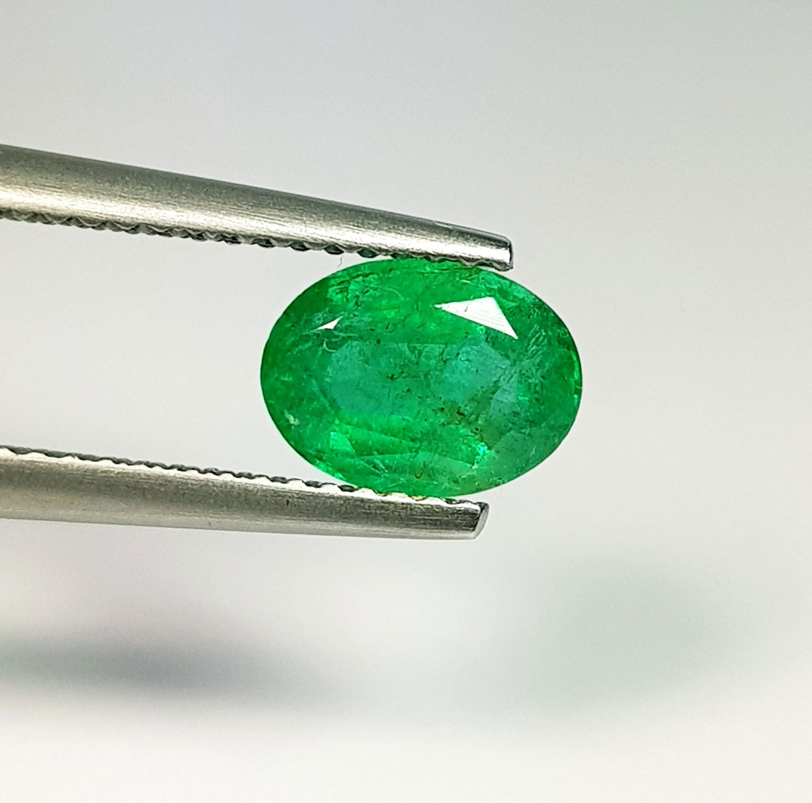 Natural Emerald Oval Cut 1.28 ct (1 of 4)