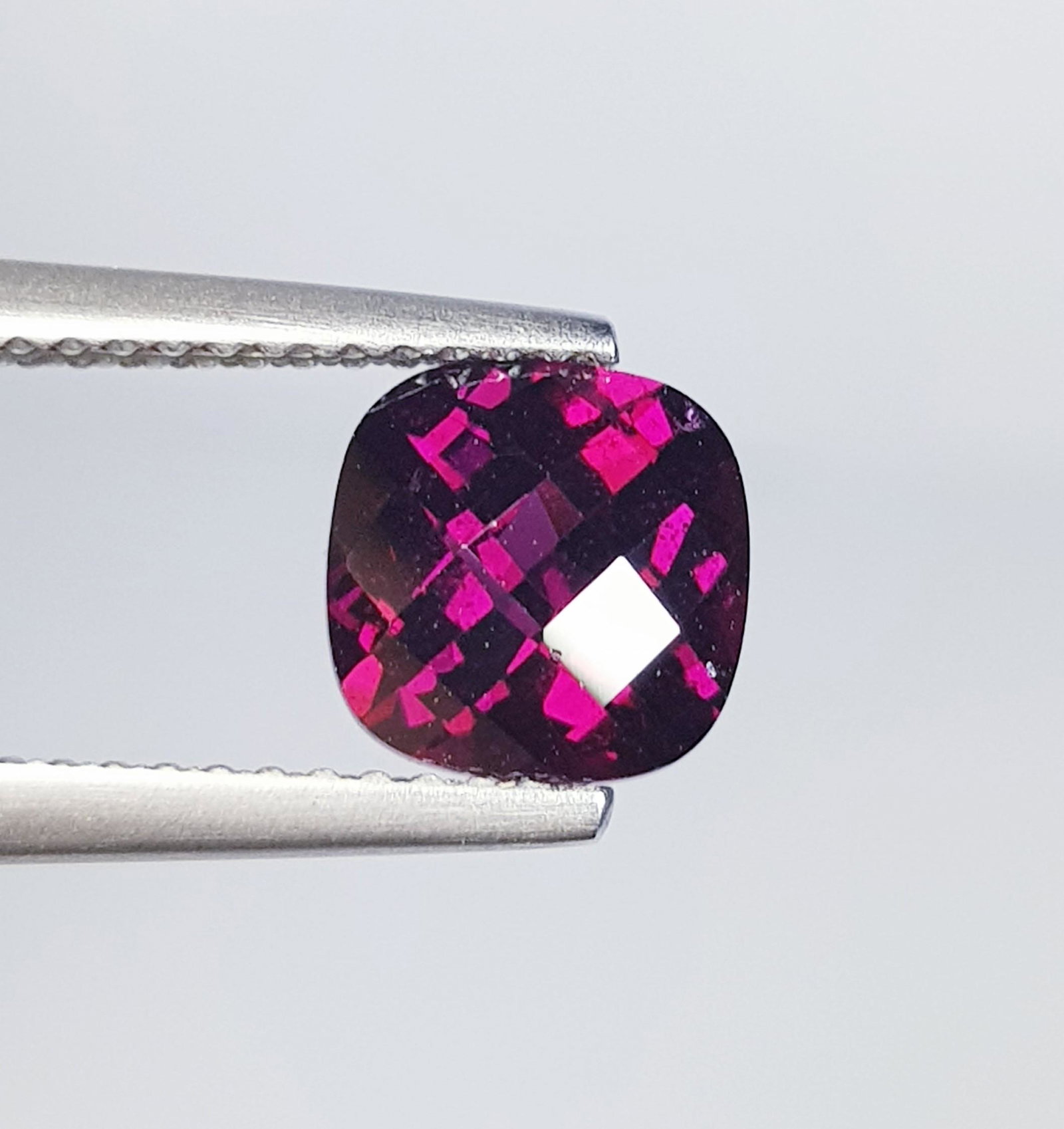 Natural Rhodolite Garnet Cushion Cut 2.26 ct: No Reserve! Title: Natural Rhodolite Garnet Cushion Cut 2.26 ct Color/Clarity: VVS - VS Carat Weight: 2.26 Size/Dimensions: 7.10 x 7.10 x 5.00 Additional Information: Cushion - Burma Shipping: Domest