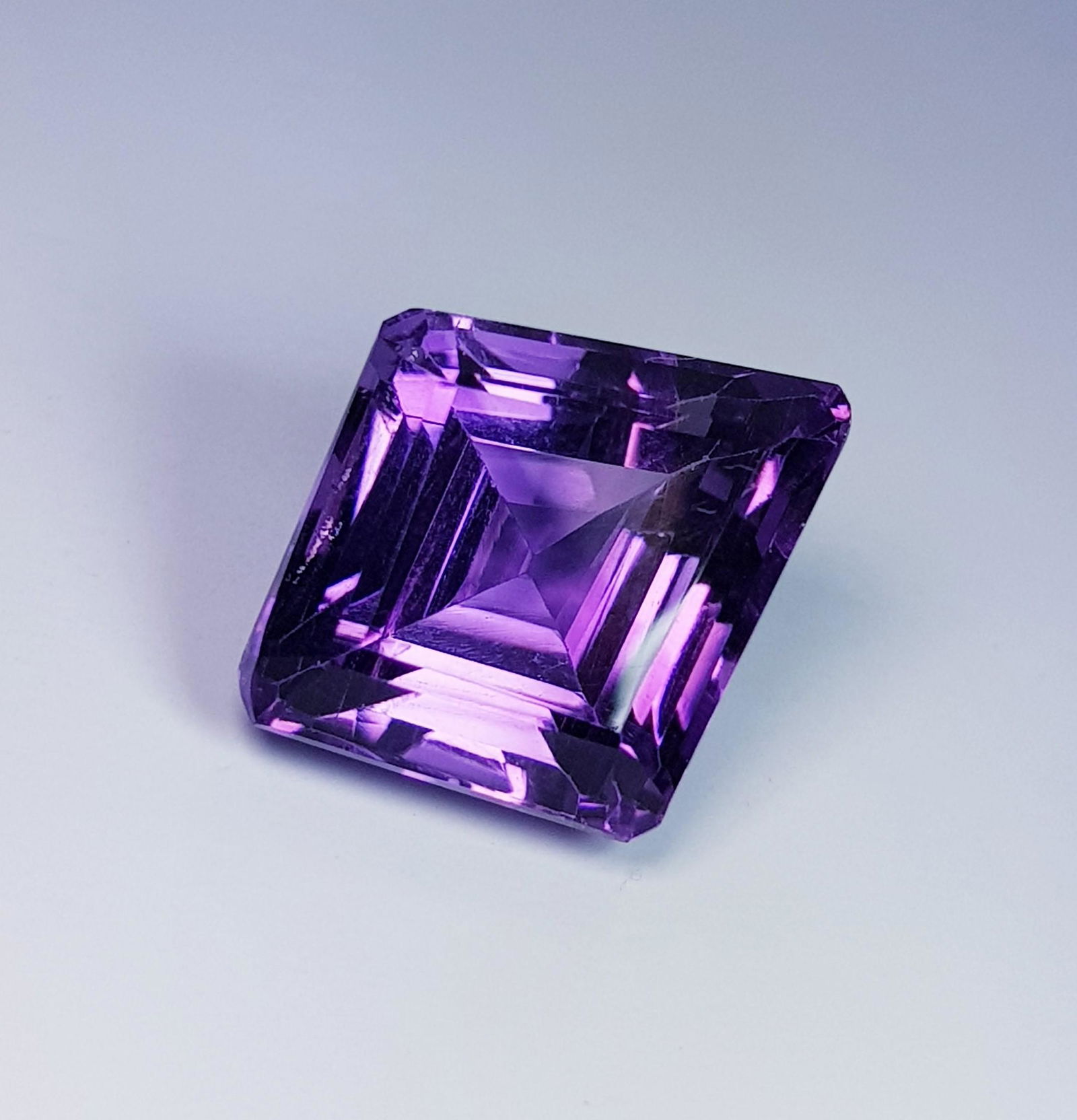 Natural Amethyst Fancy Cut 10.38 ct (1 of 4)
