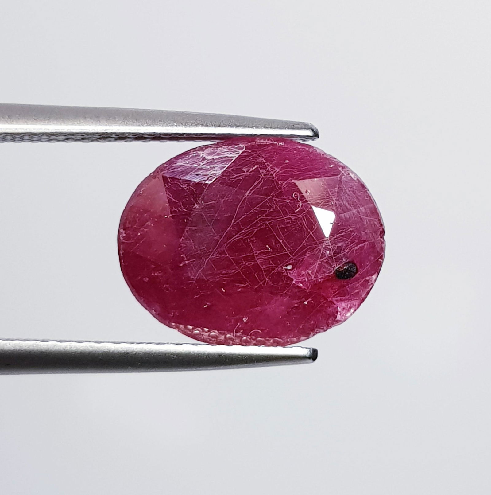 7.64 ct Natural Faceted Ruby (1 of 4)