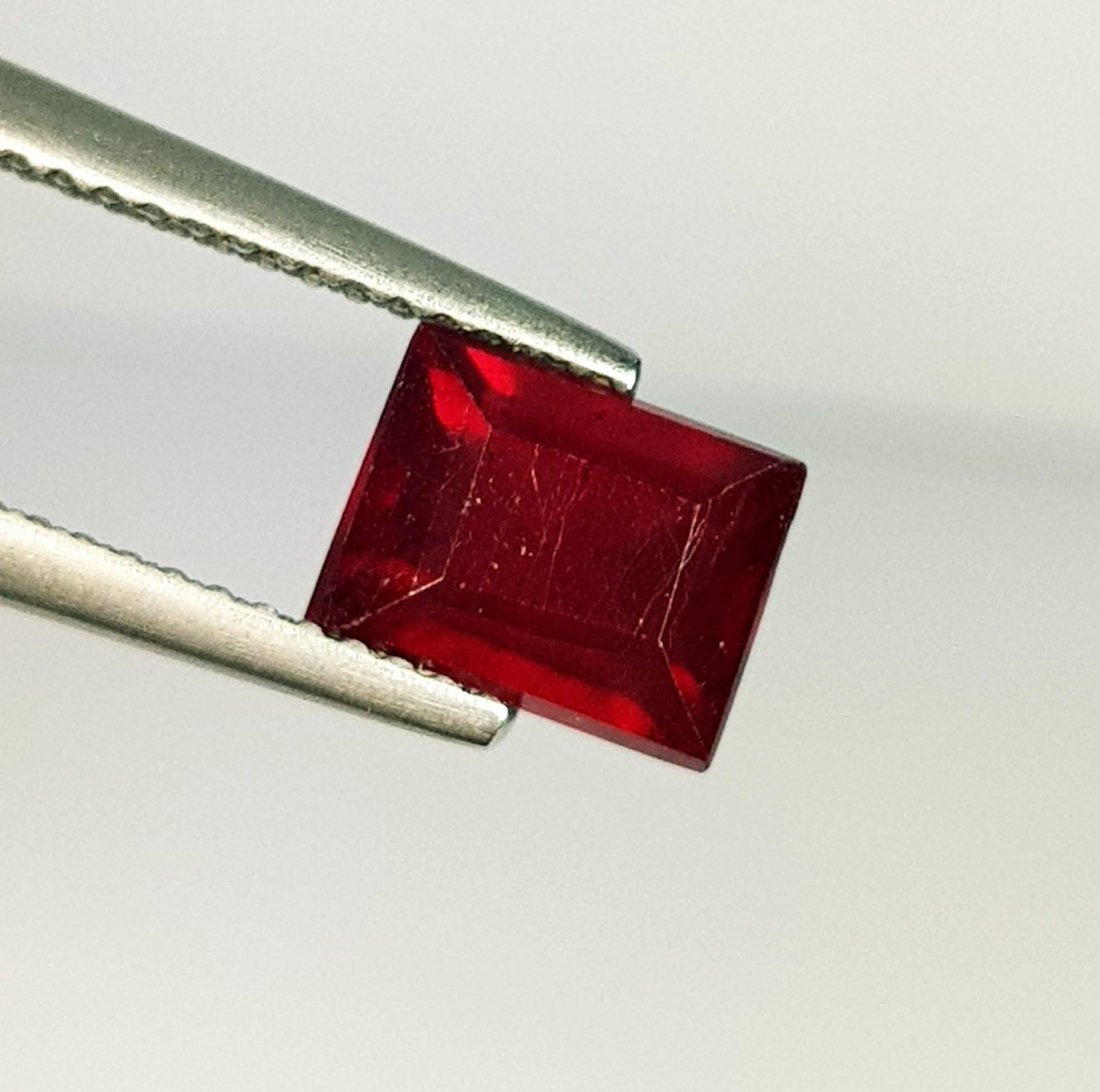 2.47 Ct  Natural Ruby Octagon Cut (1 of 4)