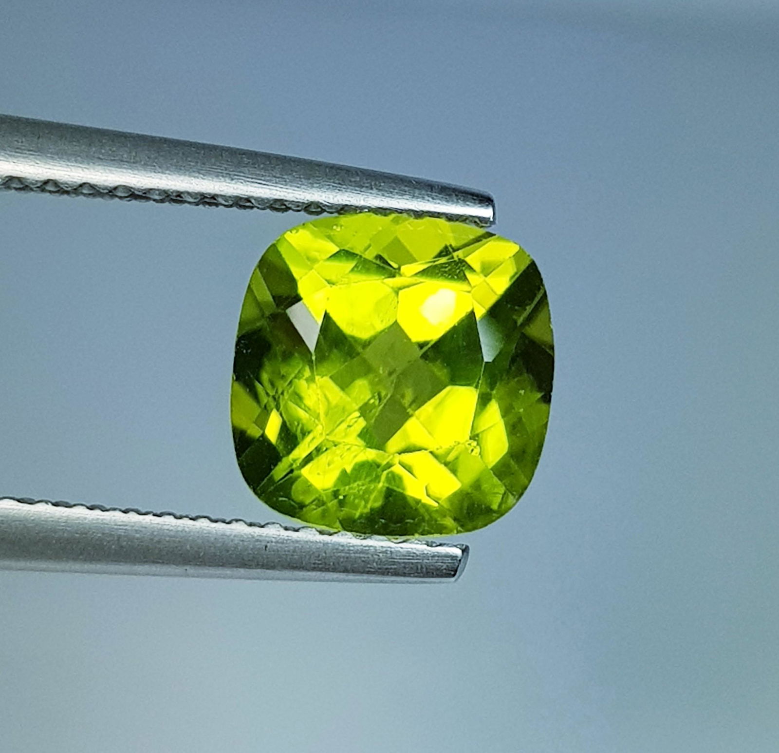 Natural Peridot Cushion Cut 2.37 ct (1 of 4)