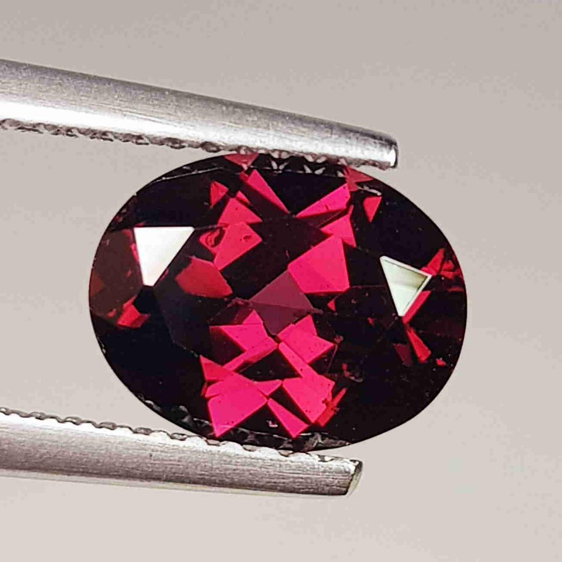 Natural Rhodolite Garnet Oval Cut 2.40 ct: No Reserve! Title: Natural Rhodolite Garnet Oval Cut 2.40 ct Color/Clarity: VVS - VS Gemstones: Gemstones Carat Weights: 2.4 Size/Dimensions: 9.00 x 7.00 x 4.50 Additional Information: Oval - Burma Sh