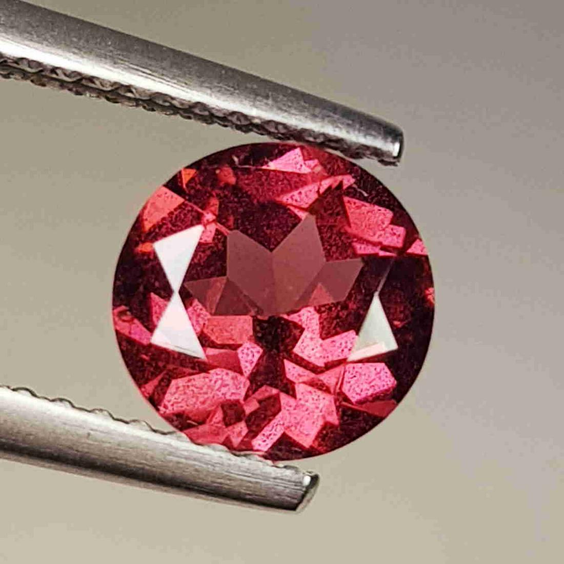 Natural Rhodolite Garnet Round Cut 1.50 ct: No Reserve! Title: Natural Rhodolite Garnet Round Cut 1.50 ct Color/Clarity: VVS - VS Gemstones: Gemstones Carat Weights: 1.5 Size/Dimensions: 7.00 x 7.00 x 4.00 Additional Information: Round - Burma 