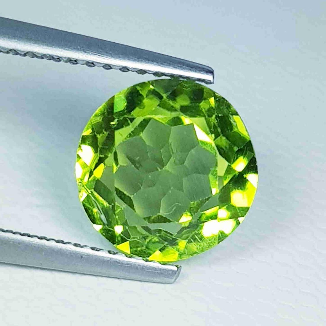 Natural Peridot Round Cut 3.30 ct: No Reserve! Title: Natural Peridot Round Cut 3.30 ct Color/Clarity: IF - VVS Gemstones: Loosegemstone Carat Weights: 3.3 Size/Dimensions: 9.00 x 9.00 x 5.10 Additional Information: Round - Pakistan Sh