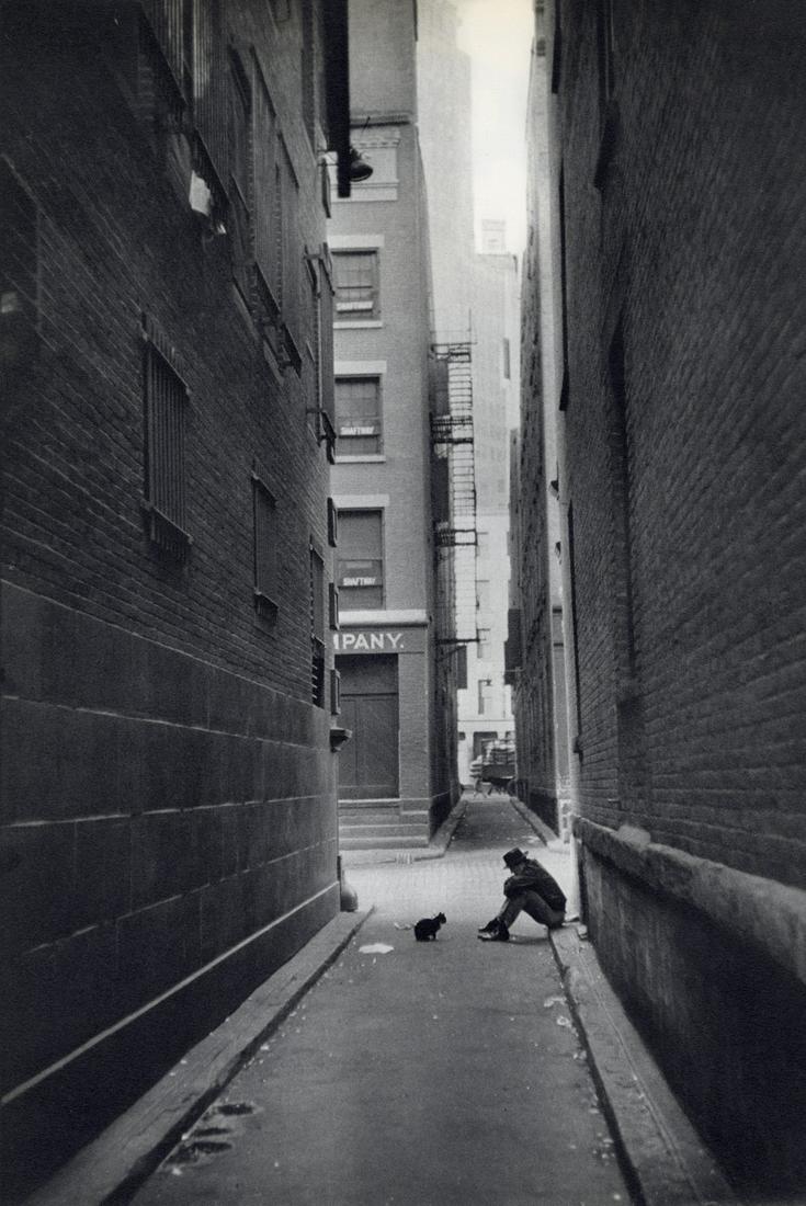 HENRI CARTIER-BRESSON - Solitude Downtown, NY 1947 (1 of 1)