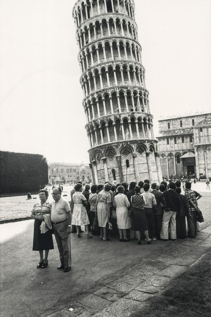 ELLIOTT ERWITT - Pisa, Italy, 1976 (1 of 1)