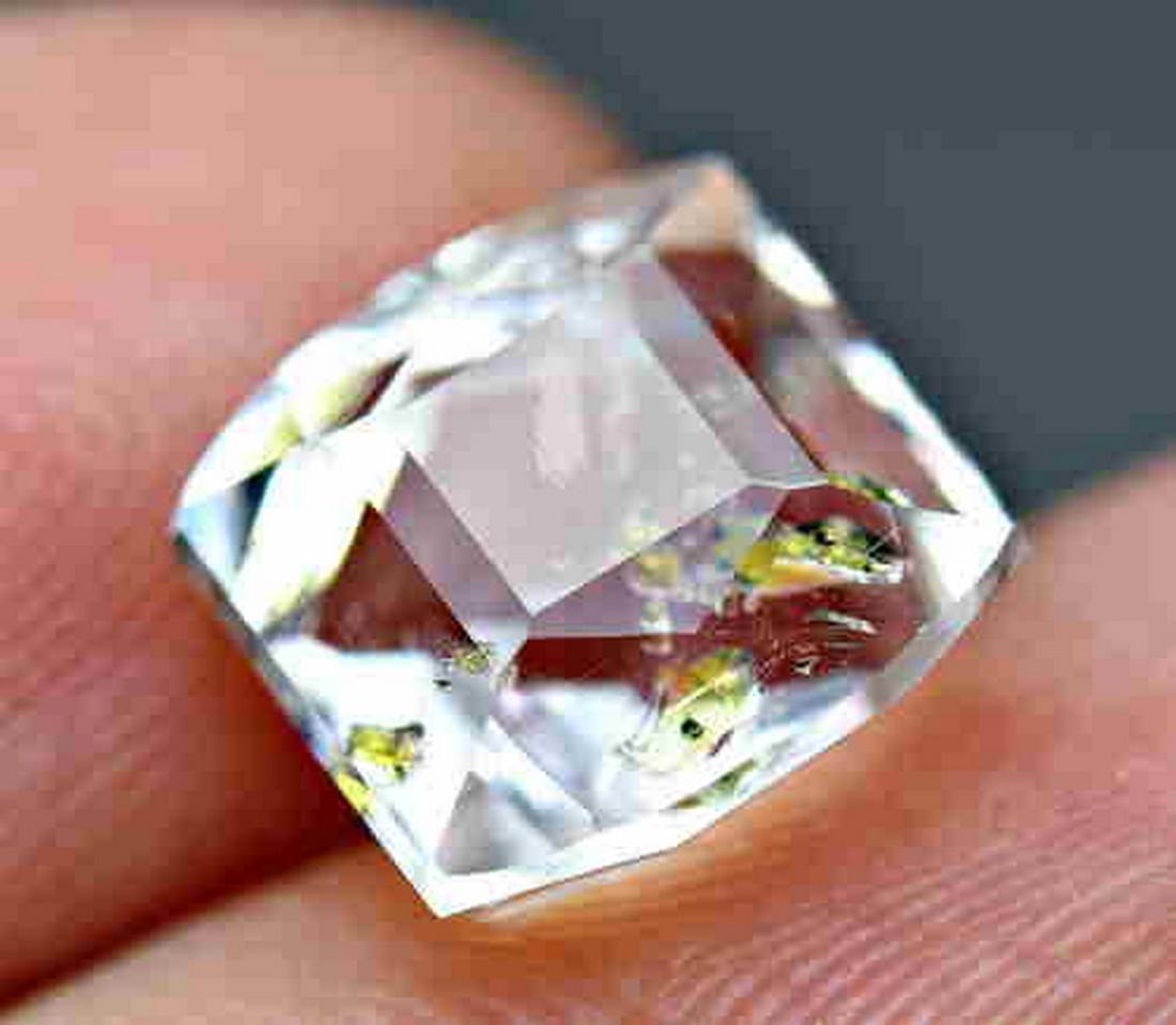 2.90 CT Ultra Rare Florescent inside PETROLEUM Diamond (1 of 11)