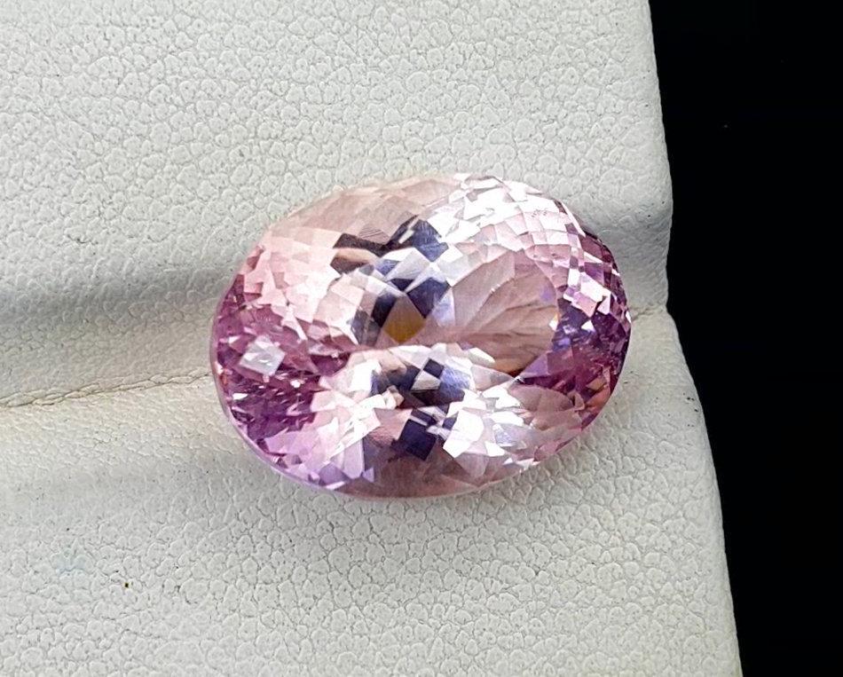 Kunzite, 14.85 cts Natural Pink Kunzite Gemstone From (1 of 4)