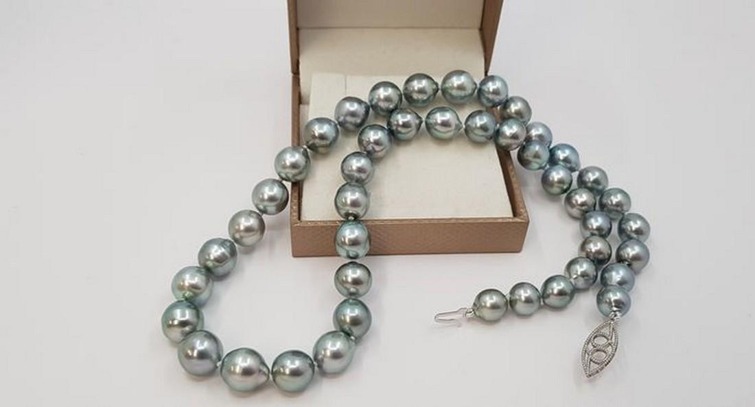 8x11mm Silvery Green Tahitian Pearls - 14 kt. White: Title: 8x11mm Silvery Green Tahitian Pearls - 14 kt. White gold - Necklace Description: Tahitian pearls are cultured in the warm ocean waters of the eastern South Pacific, mainly in the archipelagos o