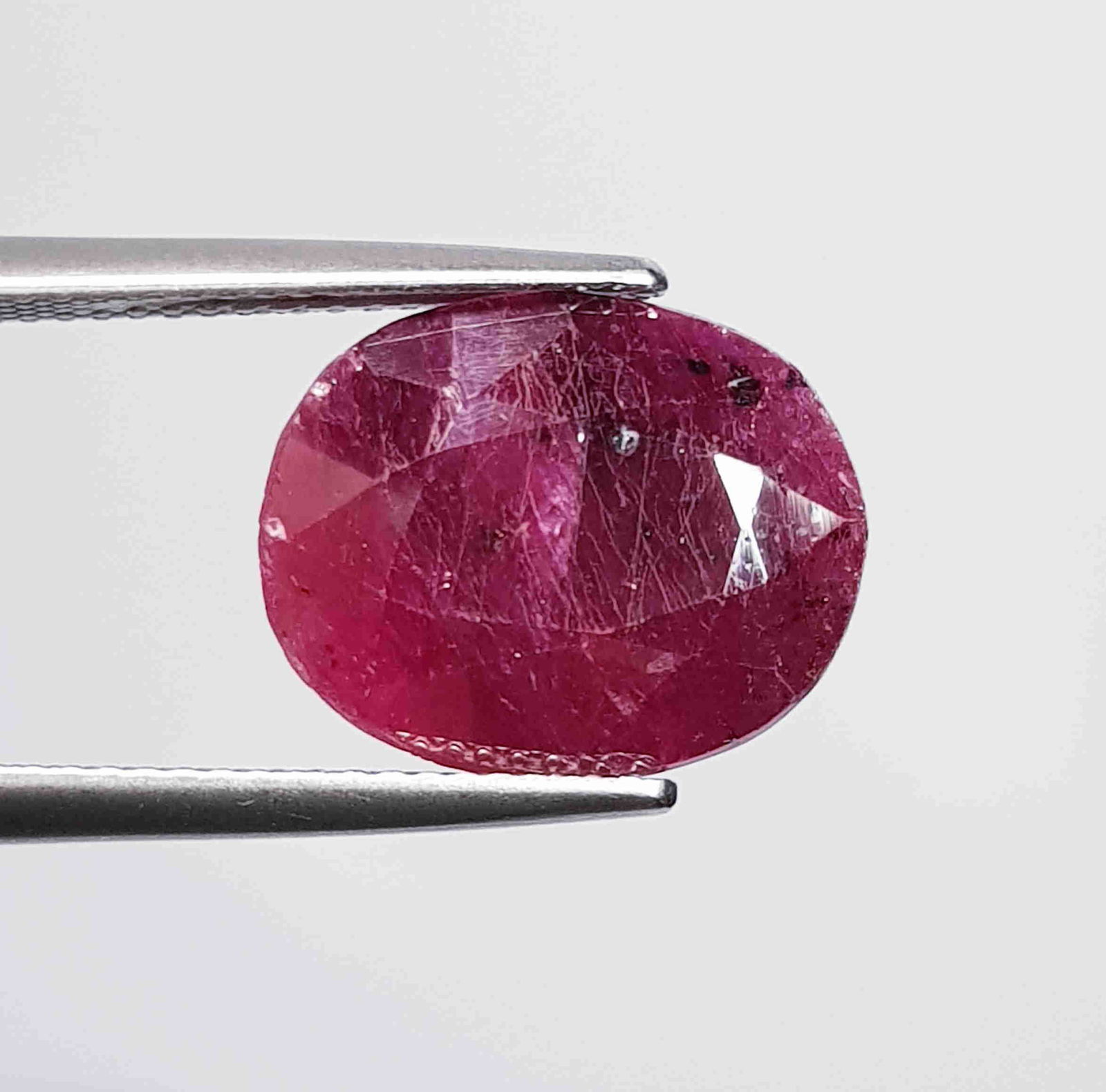 8.96 Ct Natural Faceted Ruby Oval cut (1 of 4)