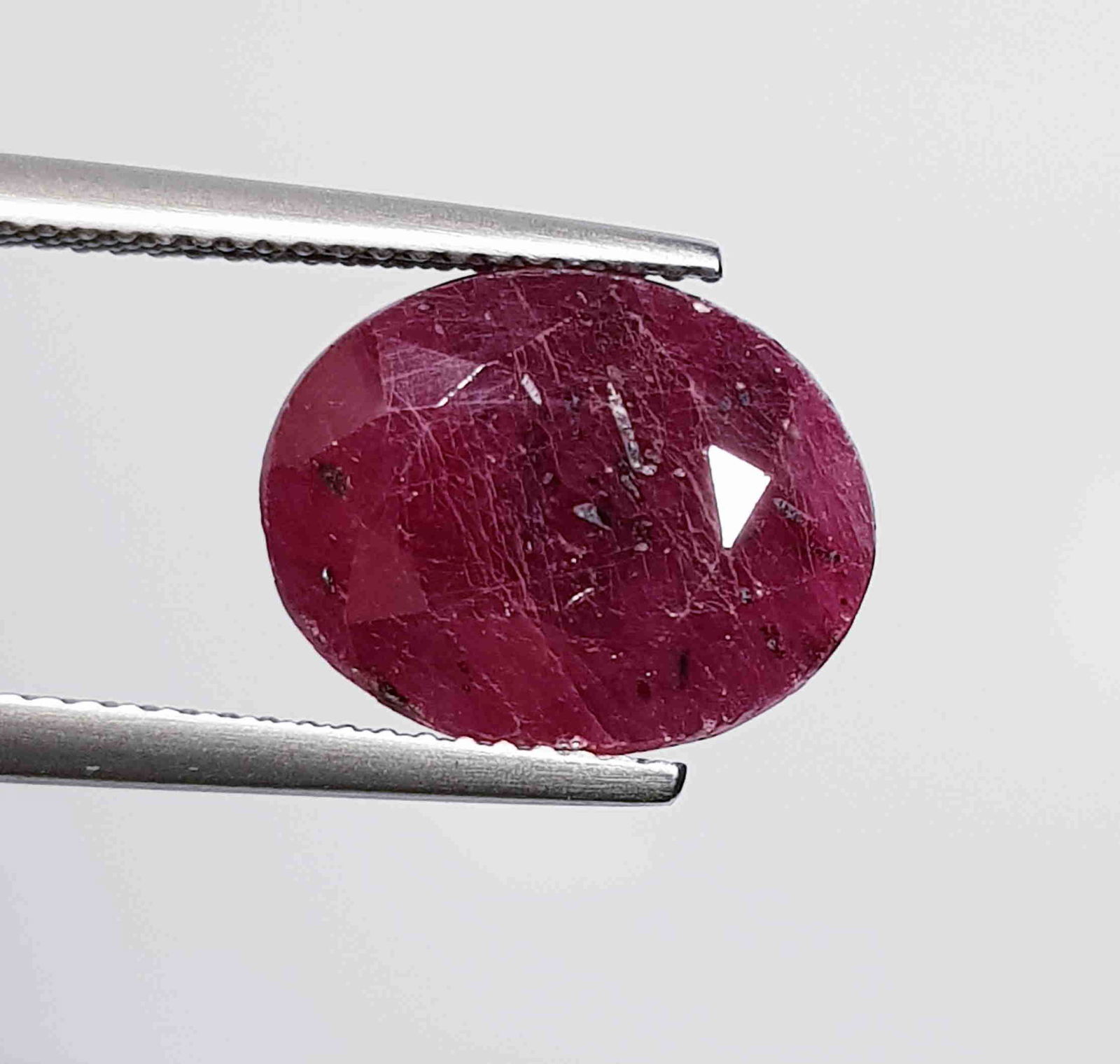 8.09 Ct Natural Faceted Ruby Oval Cut (1 of 4)