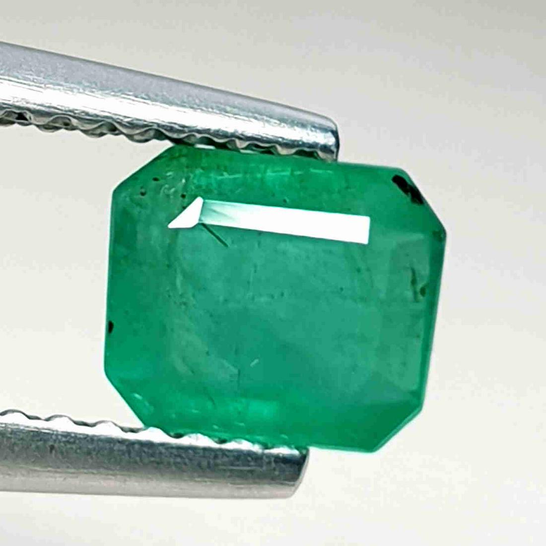 Natural Emerald Oval Cut 1.03 ct (1 of 4)